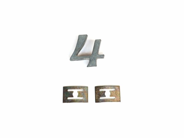 Schriftzeichen "4" alu mit Befestigung